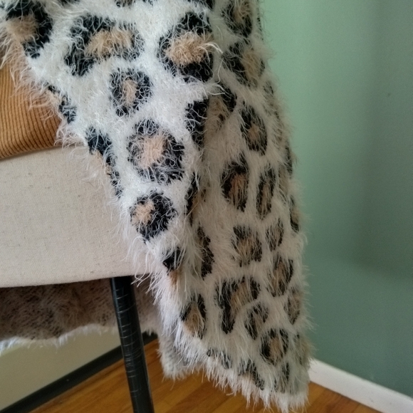 Cupio fuzzy animal print open front collar high low casual sweater vest top Sz L - Picture 11 of 11